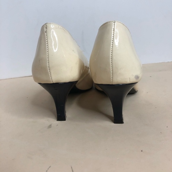 Karen Scott - Picture 3 of 5